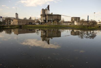 El Riachuelo a su paso por Buenos Aires, una de las zonas más contaminadas.