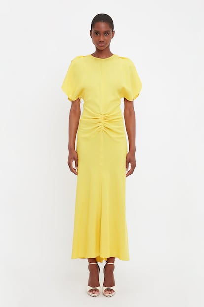 El vestido ha tenido tanto éxito que ahora mismo está disponible en la web de Victoria Beckham en un gran paleta de colores.