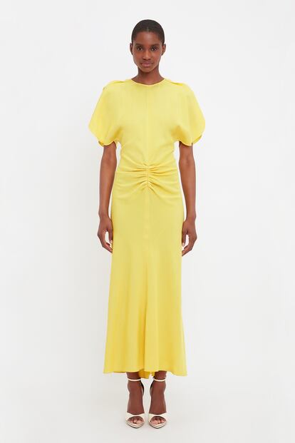 El vestido ha tenido tanto éxito que ahora mismo está disponible en la web de Victoria Beckham en un gran paleta de colores.