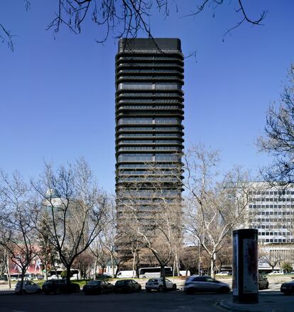 Castellana 81, edificio diseñado por Sáenz de Oiza. Fue sede de BBVA hasta 2015 y los despachos de la zona noble se mantuvieron hasta finales de 2017.