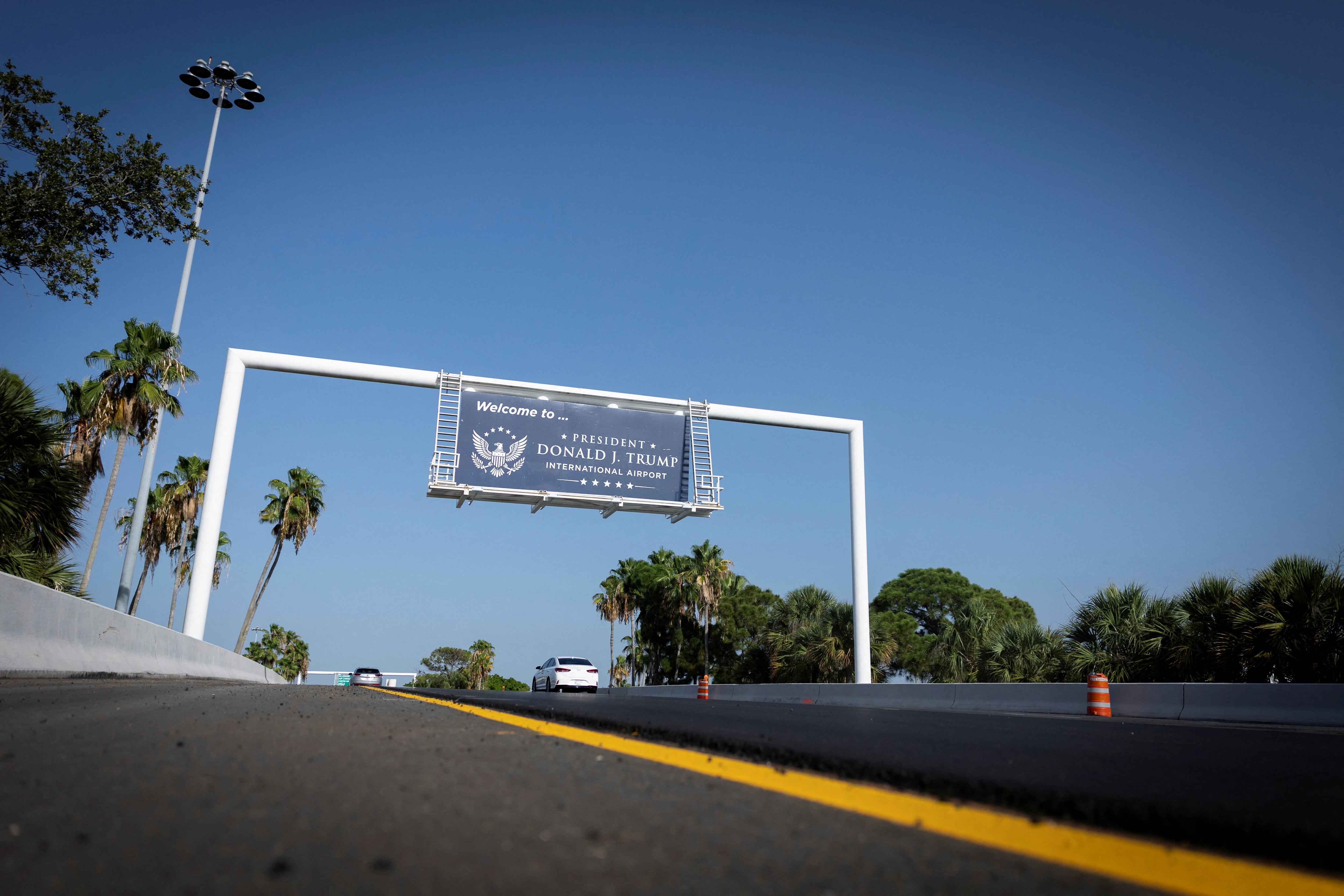 Florida rebautiza oficialmente el aeropuerto de Palm Beach con el nombre de Trump