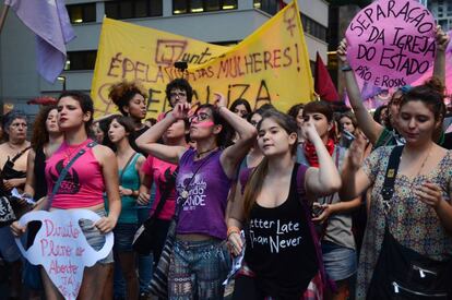 Manifesta&ccedil;&atilde;o pelo direito das mulheres ao aborto em dezembro de 2016.