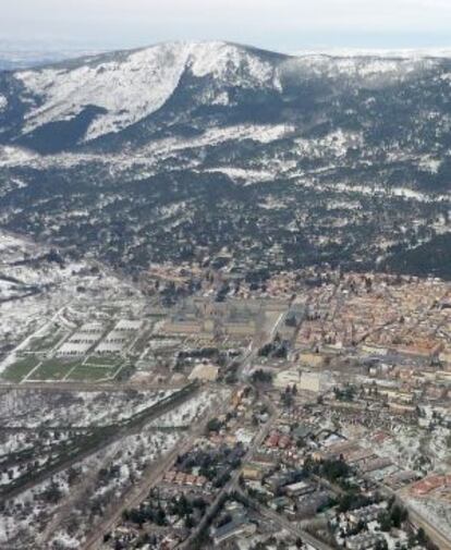 Vista aérea de la sierra de Guadarrama nevada.