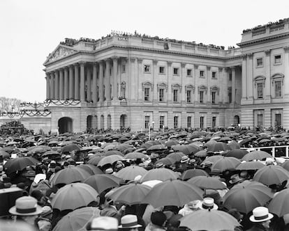 La toma de posesión de Herbert Hoover, el 4 de marzo de 1929, estuvo marcada por la lluvia en Washington. El mal tiempo fue un presagio de la crisis económica que marcaría su mandato con el ‘Crash del 29 de octubre de 1929’. Hoover no revalidó el cargo.