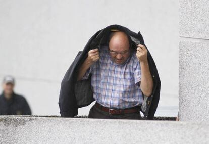 Francisco Fern&aacute;ndez Li&ntilde;ares, a su llegada a los juzgados de Lugo el pasado domingo.