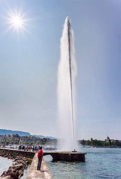 El famoso Jet d’Eau de Ginebra, que alcanza los 140 metros de altura.