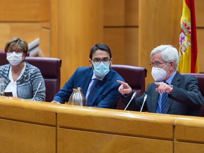 El secretario de Estado de Justicia, Pablo Zapatero (en el centro de la imagen) en el Senado el 23 de noviembre.