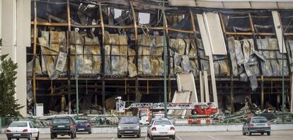 Fachada del edificio de la planta principal de Campofrío, de Burgos, tras el incendio del 16 de noviembre.