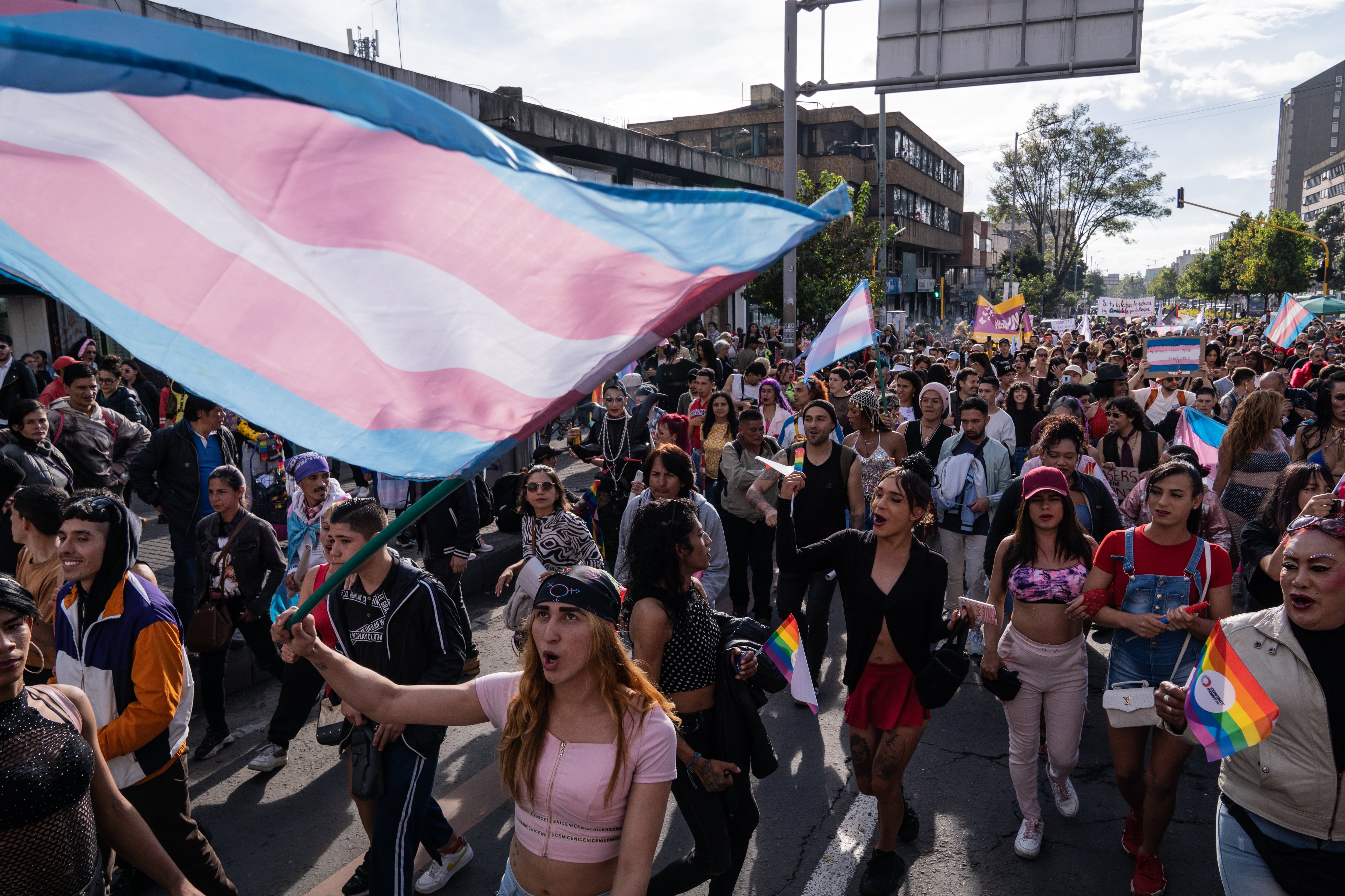 Marcha por los derechos de las personas trans y no binarias, en Bogotá, en 2023.