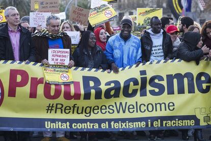 Cabecera de la marcha contra el plan europeo de expulsi&oacute;n de refugiados.