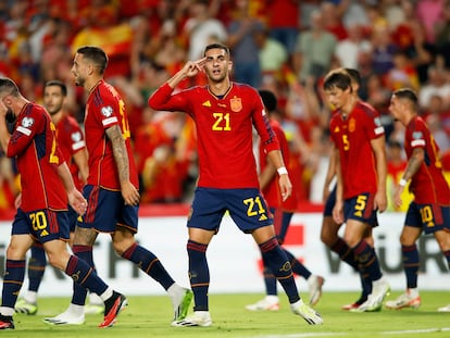 Ferran Torres el primero de sus dos goles a Chipre en Granada.