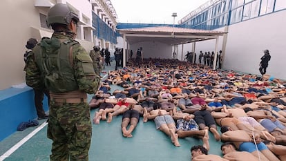 Militares en la penitenciaría del Litoral, Ecuador