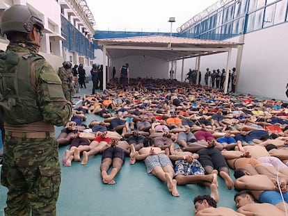 Militares en la penitenciaría del Litoral, Ecuador