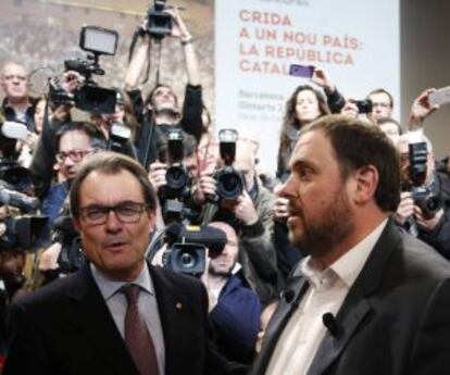 Junqueras i Mas conversen abans de la conferència del republicà del dia 2.