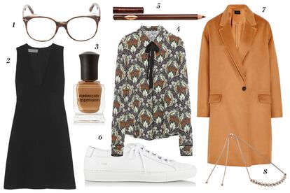 1. Linda Farrow Gafas clásicas ovaladas 2. Stella McCartney LBD sin mangas 3. Deborah Lippmann Laca de uñas 4. Zara Camisa estampada con lazada 5. Charlotte Tilbury Lápiz de ojos 'Audrey' 6. Common Projects Zapatillas blancas 7. Isabel Marant Abrigo de lana y cashmere 8. Ararat Collar con bolas en plata.