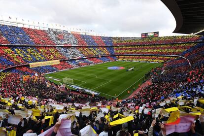 Vista del estadio Camp Nou, antes de iniciarse el partido.