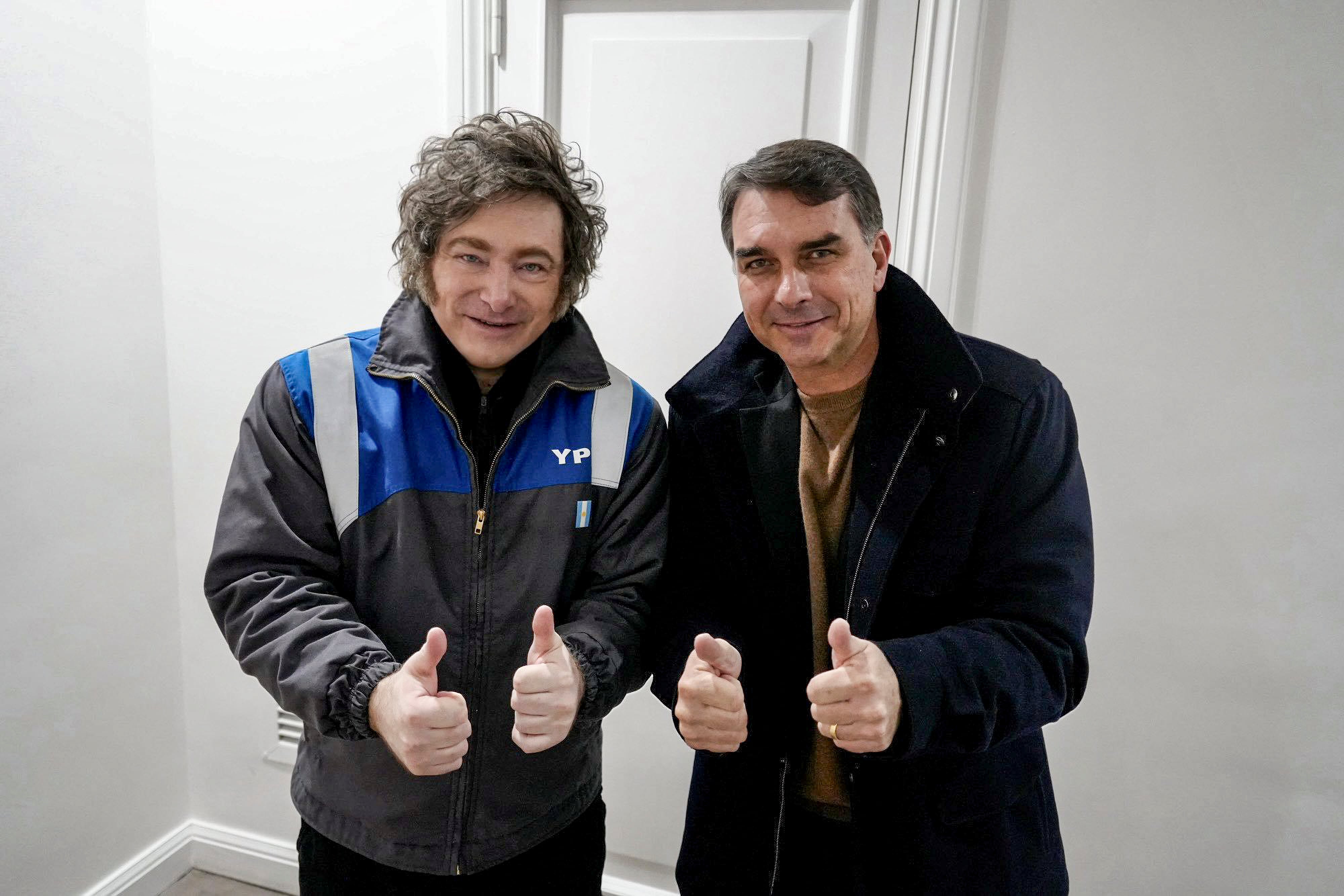 Milei recibe a Flávio Bolsonaro en Buenos Aires y anuncia que no irá a la cumbre del Mercosur