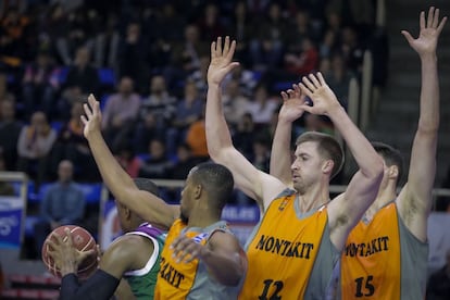 Tabu, David Wear y Jos&eacute; M. Gonz&aacute;lez, ante Unicaja