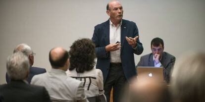 El exlehendakari Juan José Ibarretxe durante la presentación del plan de trabajo que dirige.