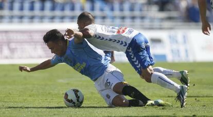 Vitolo le hace falta a Roque Mesa en el derbi canario.