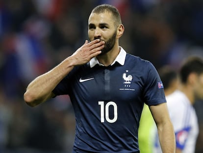 Benzema con la selección francesa en 2015.