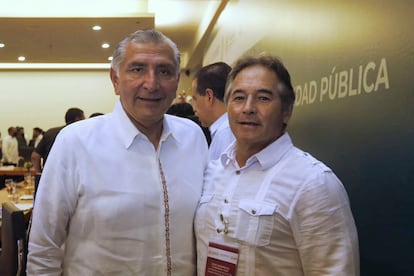 Adán Augusto López y Hernán Bermúdez Requena, en Acapulco, en agosto de 2022.