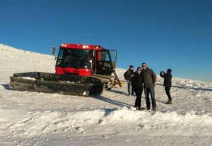 Excursión en máquinas pisa-pistas en Sierra Nevada.