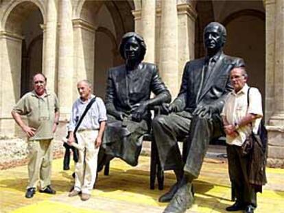 De izquierda a derecha, Francisco López Hernández, Antonio López y Julio López Hernández.