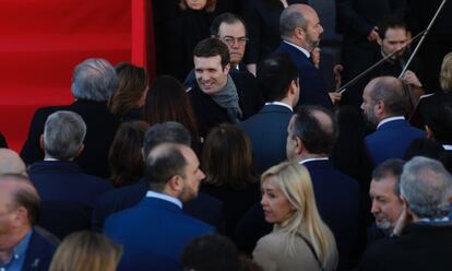 El líder del Partido Popular, Pablo Casado, entre otras personalidades, asiste al acto homenaje a las víctimas de los atentados del 11-M en la Puerta del Sol de Madrid.