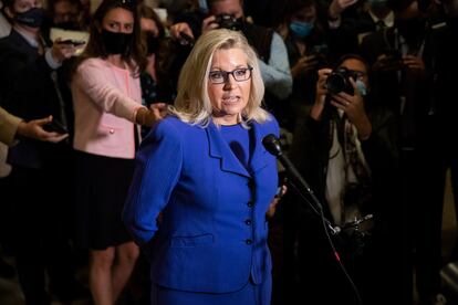 Liz Cheney fala a jornalistas após ser afastada da liderança da bancada republicana na Câmara de Representantes.