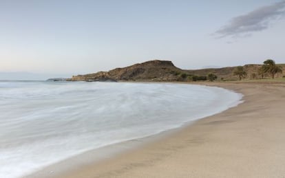 Panorámica de la playa de Percheles, en Mazarrón (Murcia).