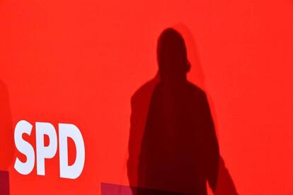 La sombra de Schulz, el líder de los socialdemócratas alemanes en una conferencia con su partido el jueves