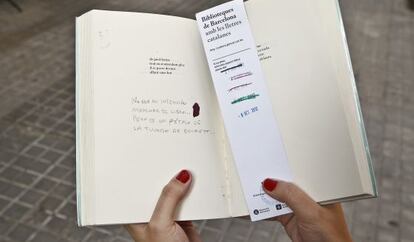 Las páginas del libro de Beckett en las que apareció el escrito con la pequeña reliquia.