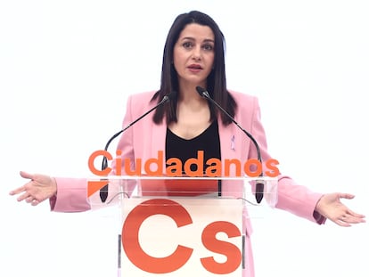 La presidenta de Ciudadanos, Inés Arrimadas, tras la reunión del comité permanente de Ciudadanos este lunes en Madrid.