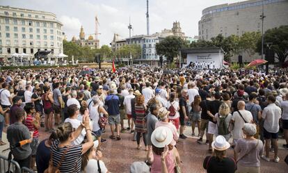 Tribute to the victims today in the Plaza de Catalunya.