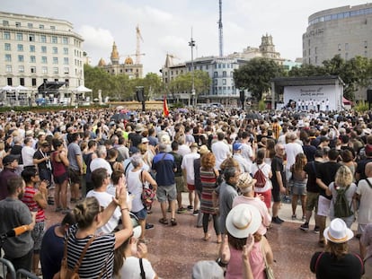 Tribute to the victims today in the Plaza de Catalunya.