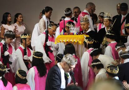 El reverendo Hyung Jin Nin, pastor de la iglesia, participa en la ceremonia en el Santuario Mundial de Paz y Unificación.