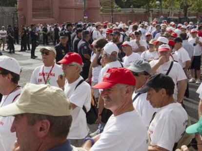 Protesta de prejubilados de Santana por los impagos de la Junta el pasado verano. 