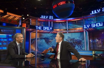 Jon Stewart entrevista al presidente Barack Obama en 'The Daily Show' el 21 de julio.