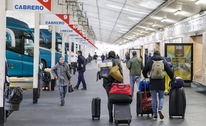 Passengers at bus station in Valladolid.