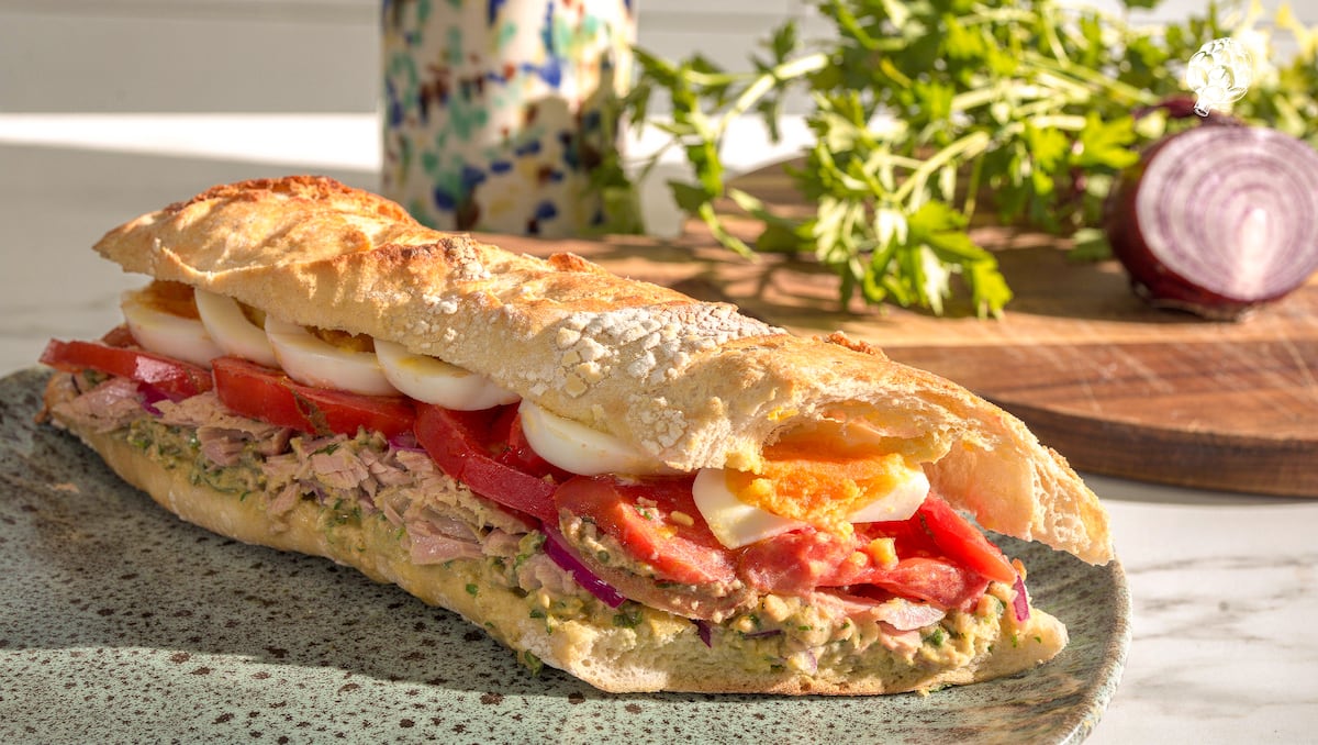 El bocadillo de atún definitivo (con trucos para mejorar cualquier bocata)