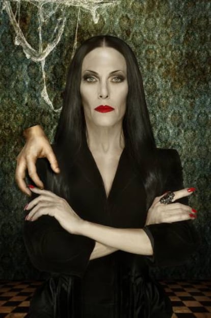 Carmen Conesa en el papel de Morticia Addams.