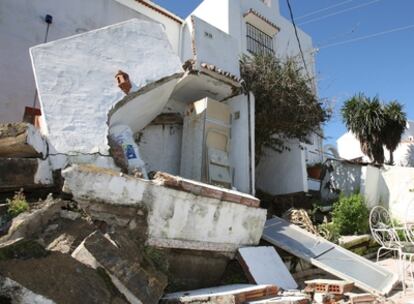 Casas afectadas por el temporal en la urbanización Monte Viñas de Manilva (Málaga)