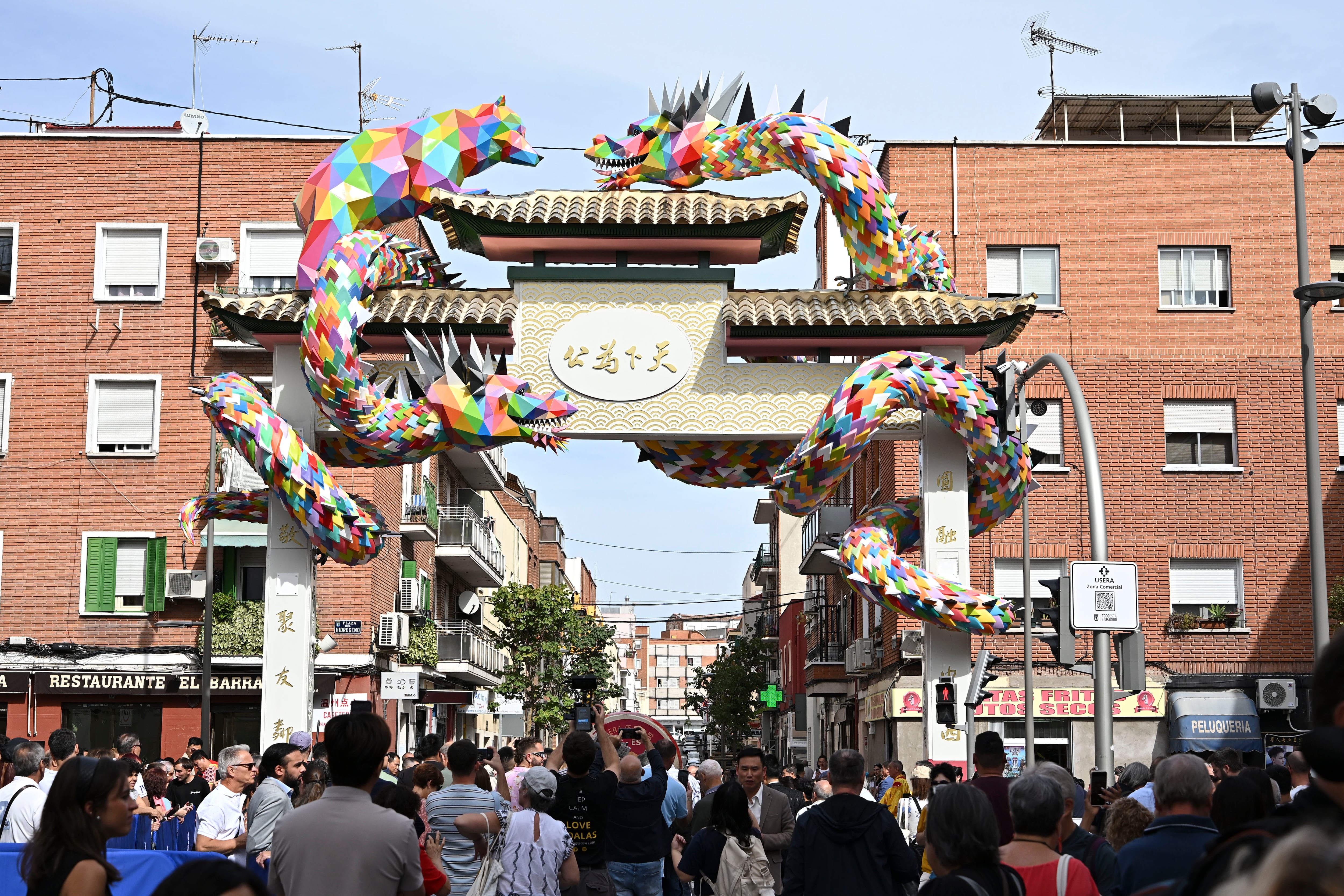 Un arco de 11 metros y casi medio millón de euros para el ‘Chinatown’ de Almeida en Usera