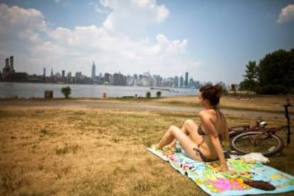 Tomando el sol en East River State Park, en Greenpoit (Nueva York).