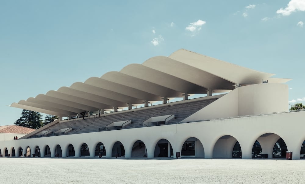 Hipódromo de la Zarzuela, considerado como una pieza clave de la arquitectura e ingeniería del siglo XX. 