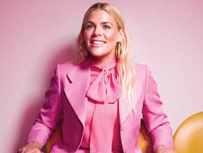 Busy Philipps, en la portada promocional de sus memorias.