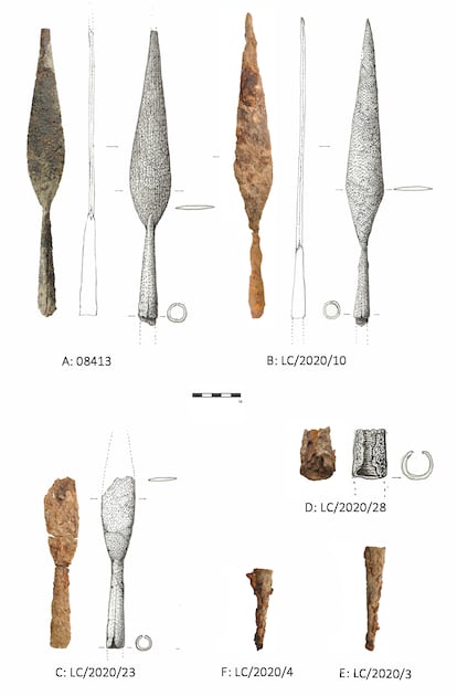 Puntas de lanza halladas en la sima de La Cerrosa-Lagaña (Asturias).
