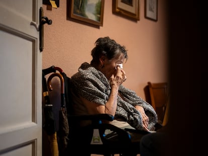 El desahucio de Maricarmen desde el interior de su casa