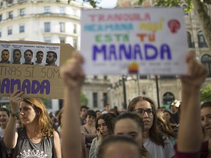 Concentración, en Sevilla en abril de 2018, en protesta por la sentencia condenatoria a nueve años de cárcel a los miembros de La Manada. 